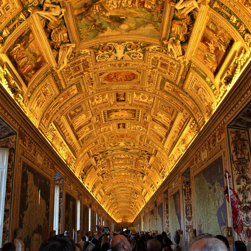 Interno della Galleria delle Carte Geografiche nei Musei Vaticani a Roma