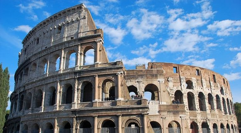 Esterno del Colosseo a Roma